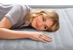 Intex Comfort Plush Luchtbed - 2-persoons (137 Cm) 17 Intex Comfort Plush Luchtbed - 2-persoons (137 Cm) -OASE Winkel 1320 1900 67768 inuse2 2022 300