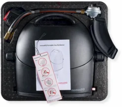 NomadiQ Draagbare Gasbarbecue - Zwart -OASE Winkel 1900 1900 c2vydmljzt1pbwfnzxmmc3jjpwh0dhbzjtnbjtjgjtjgd3d3lm5vbwfkaxfiyneuy29tjtjgd3aty29udgvudcuyrnvwbg9hzhmlmkyymdiwjtjgmdclmkzub21hzglrlwjics1ib3gtb3blbi0xlmpwzyzjywn