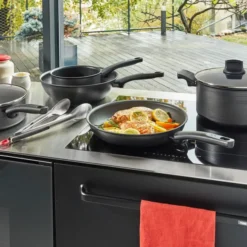 Tefal Titanium Fusion Koekenpan - Ø 24 Cm -OASE Winkel 2tefal titanium fusion koekenpan sfeerfoto 3