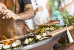 OFYR Island Corten 85 Teak Wood -OASE Winkel 800 1200 ofyr locatie shoot2295