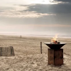 OFYR Classic Corten 85 -OASE Winkel 900 900 ofyr strand liggend 1000x1000 1