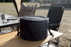 LotusGrill Classic Houtskoolbarbecue - Groen -OASE Winkel lotusgrill in hoes