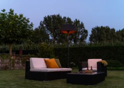 Sunred Heater Artix Standing 2100 Terrasverwarmer - Zwart -OASE Winkel sunred heater artix standing black 2100 zwart