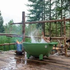 Weltevree Dutchtub Original Houtgestookte Hottub - 4 Personen - Groen -OASE Winkel weltevree green dutchtub original treehouse 1